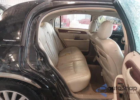 2003 Lincoln Town Car Signature from USA, damaged, VIN 1LNHM82W43Y623338